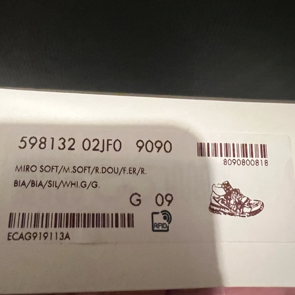 Men’s Gucci Sneakers - Picture 3 of 3